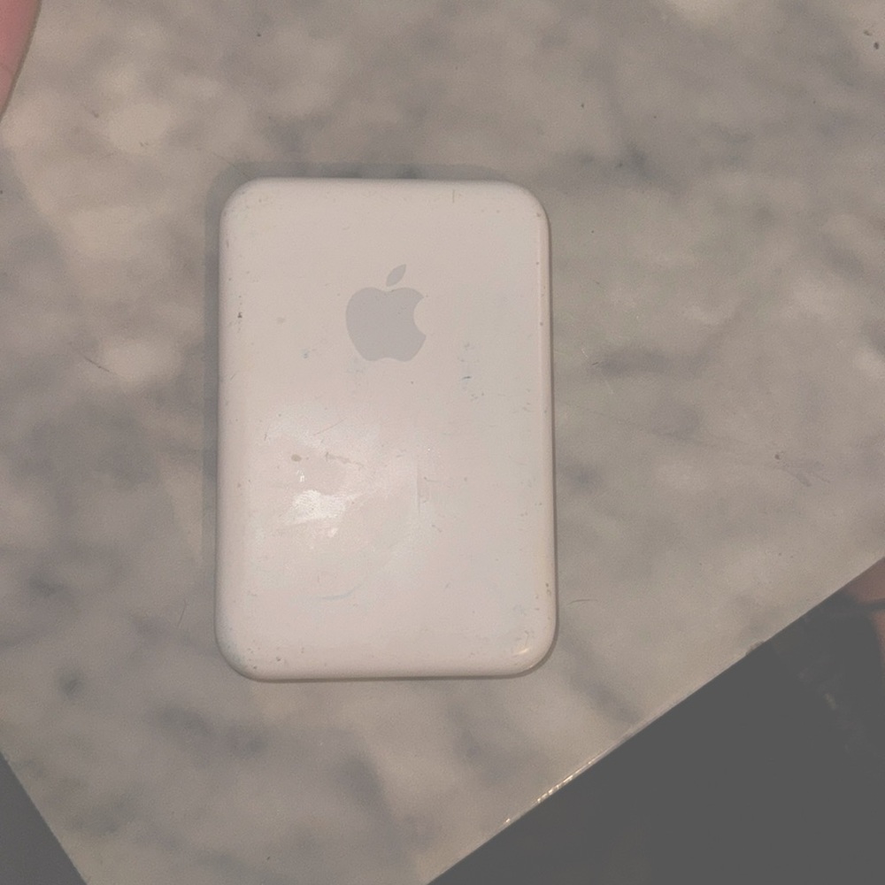 Apple Mag Safe portable charger